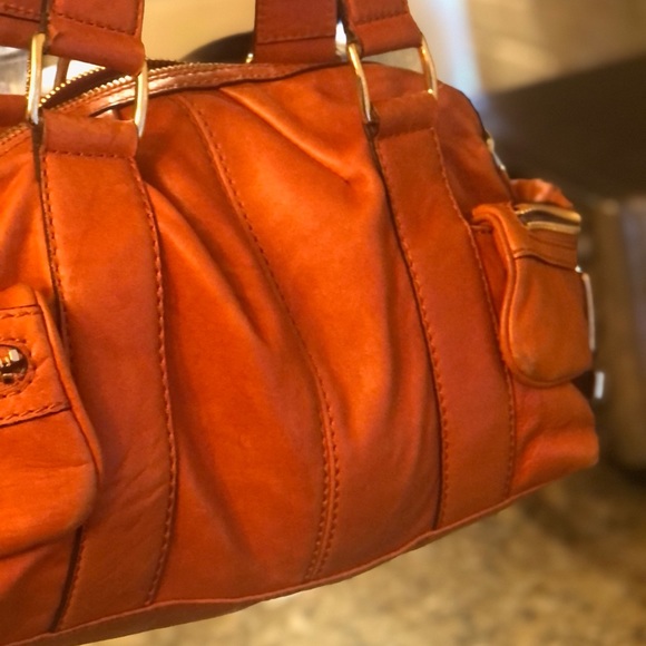 A orange leather Michael korse bag - Picture 2 of 3